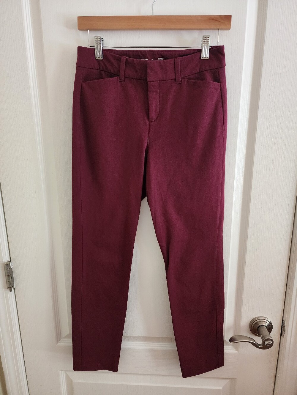 Old Navy High-Rise Pixie Never-Fade Skinny Ankle Pants Burgundy - Size 2 Regular